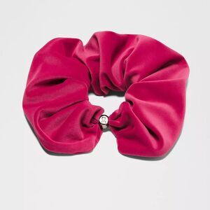 Lululemon Uplifting Oversized Hair Scrunchie Velvet Berry Rumble. NEW WITH TAGS.